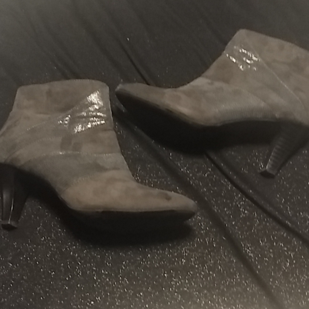 Karen Scott, Gray Booties Size 9